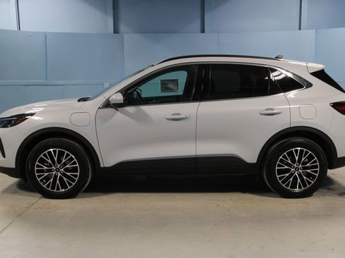 Used 2025 Ford Escape SE w/ PHEV Premium Package image 32