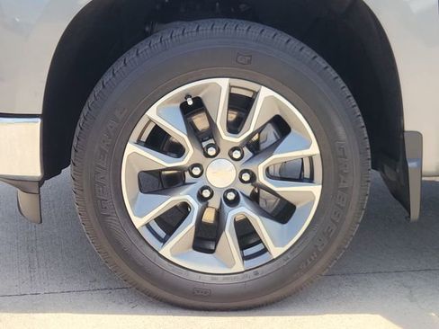 Used 2023 Chevrolet Silverado 1500 LT AWD/4WD image 10