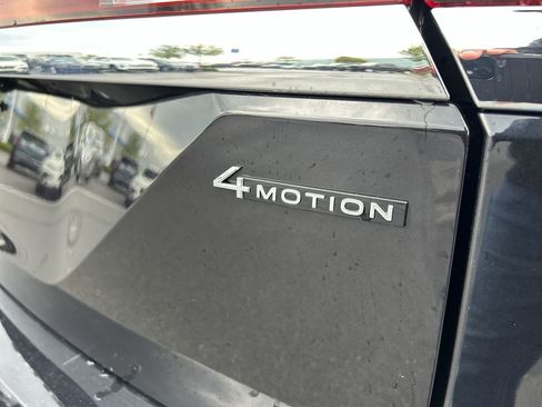 Used 2025 Volkswagen Atlas SE AWD/4WD image 10