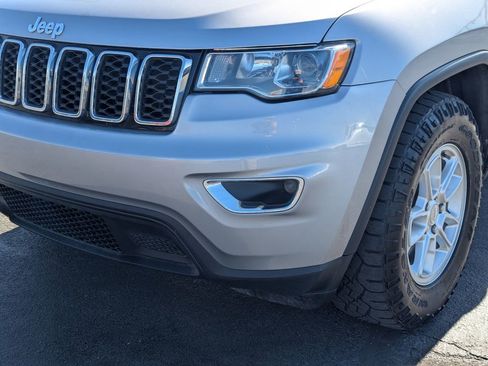 Used 2020 Jeep Grand Cherokee Laredo image 12