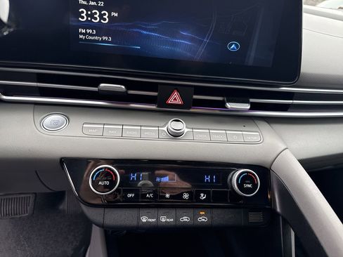 Used 2024 Hyundai Elantra SEL image 28