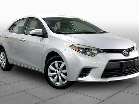 Used 2016 Toyota Corolla LE FWD image 3