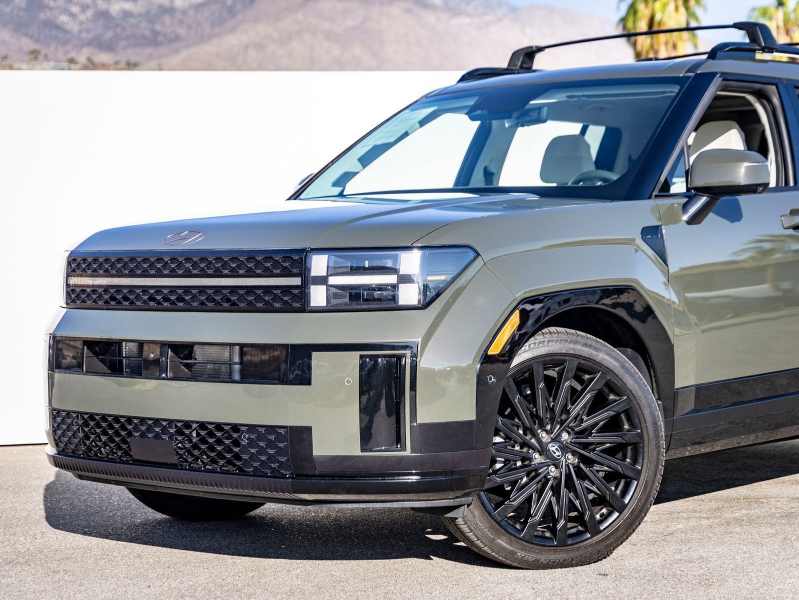 Used 2025 Hyundai Santa Fe Calligraphy AWD/4WD image 2