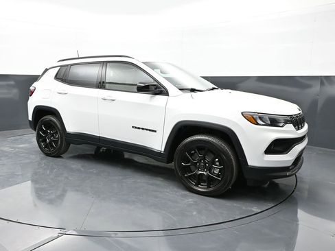 New 2026 Jeep Compass Latitude image 5