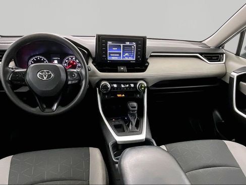 Used 2021 Toyota RAV4 XLE w/ Convenience Package FWD image 8