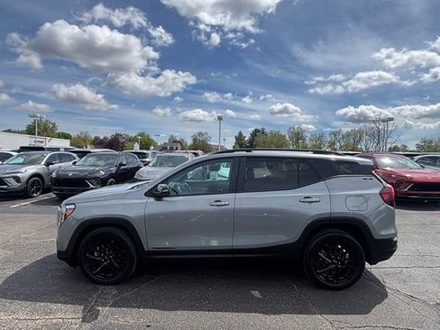 Certified 2023 GMC Terrain SLE w/ Driver Convenience Package FWD image 9