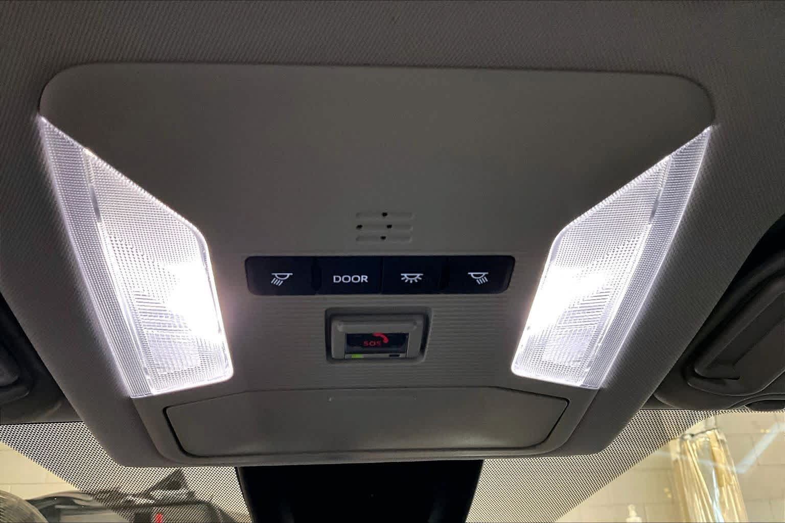 Used 2025 Toyota RAV4 XLE AWD/4WD image 36