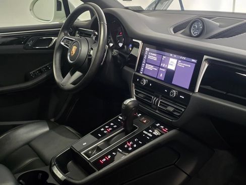 Certified 2024 Porsche Macan AWD/4WD image 30