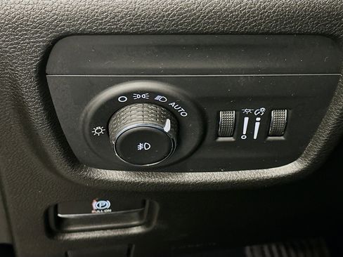 Used 2022 Jeep Grand Cherokee L Limited image 17