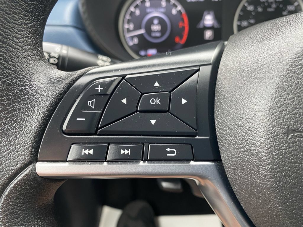 Used 2025 Nissan Versa SV FWD image 33