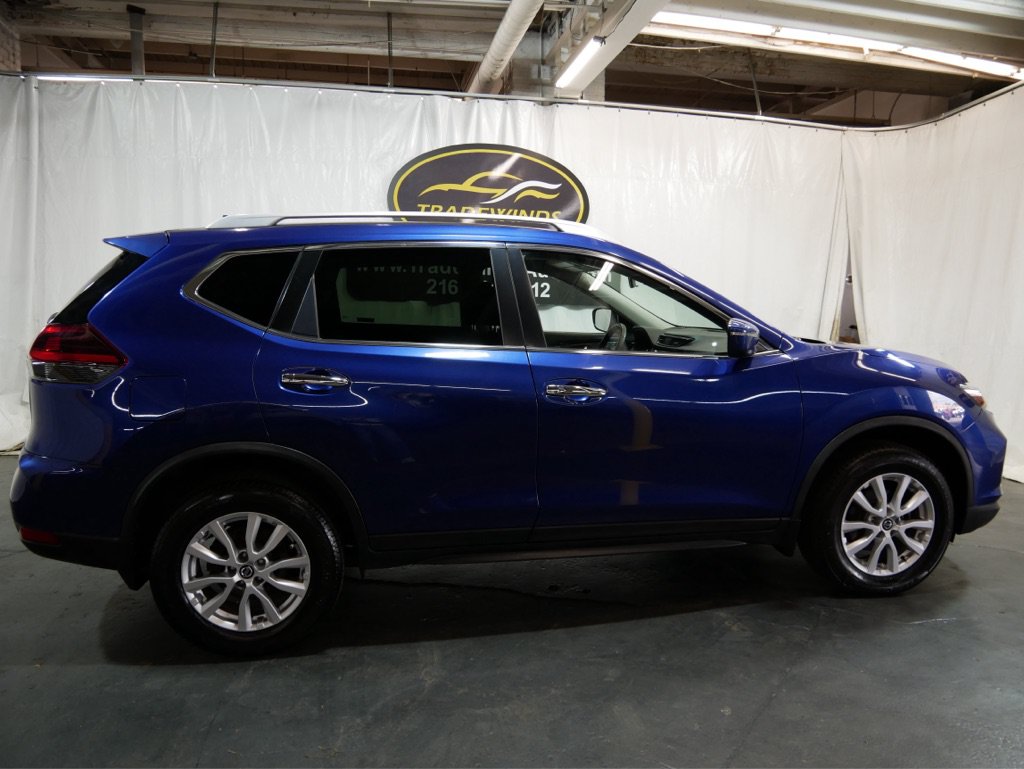 Used 2018 Nissan Rogue SV AWD/4WD image 4