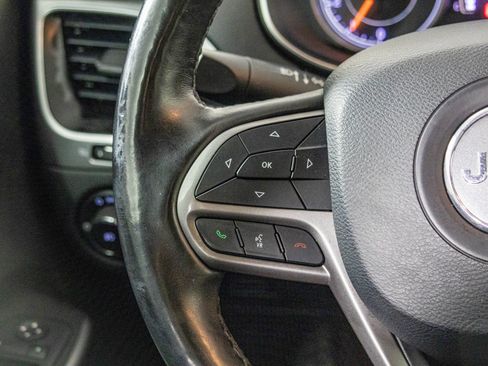 Used 2019 Jeep Cherokee Latitude Plus w/ Cold Weather Group image 33