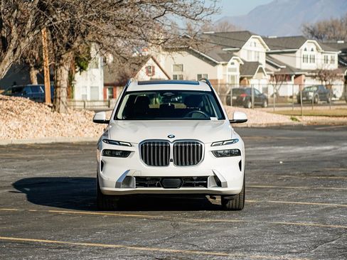 Used 2023 BMW X7 xDrive40i w/ Premium Package image 2