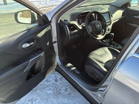 Used 2019 Jeep Cherokee Limited image 24