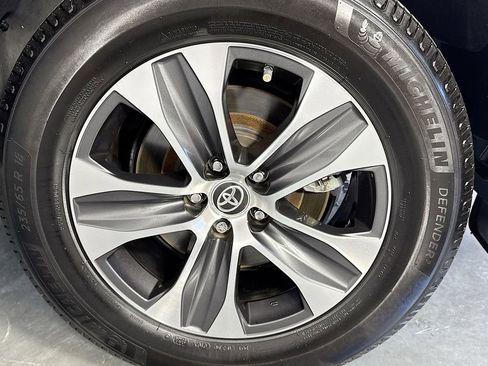 Used 2020 Toyota Highlander XLE image 34