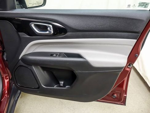 Used 2022 Jeep Compass Limited image 27