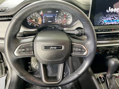 Used 2022 Jeep Compass Latitude image 11