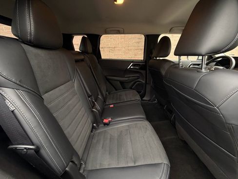 Used 2024 Mitsubishi Outlander SE image 23