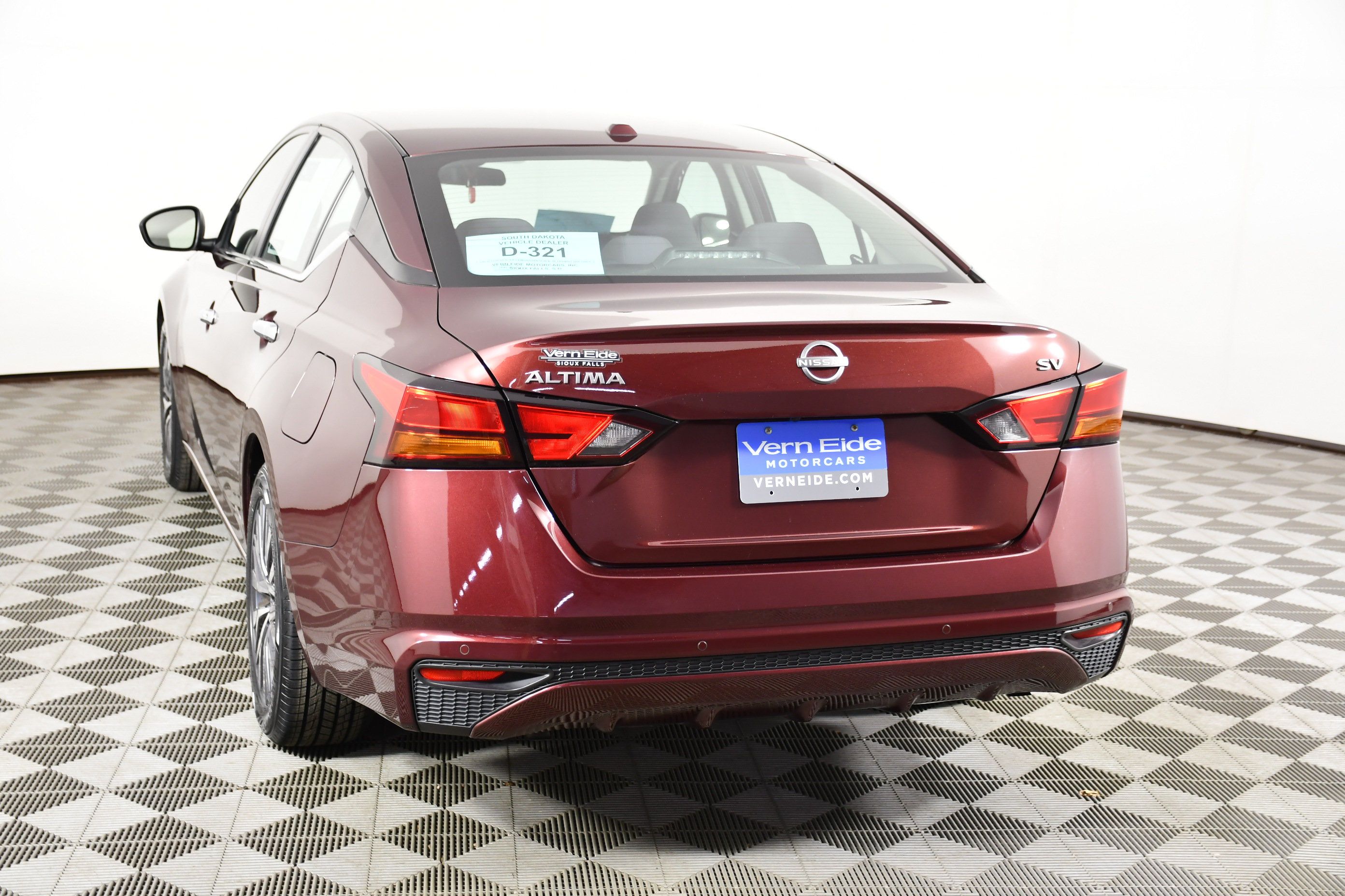 Used 2024 Nissan Altima 2.5 SV FWD image 7