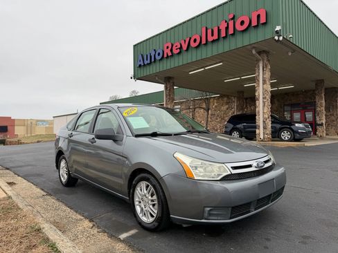 Used 2010 Ford Focus SE image 1