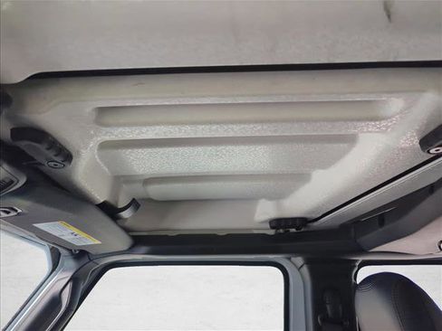 Used 2025 Jeep Gladiator Mojave w/ Convenience Group image 12