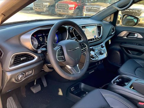 New 2026 Chrysler Voyager LX image 9