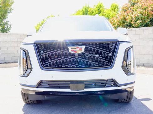 New 2026 Cadillac Escalade Platinum Sport AWD/4WD image 4