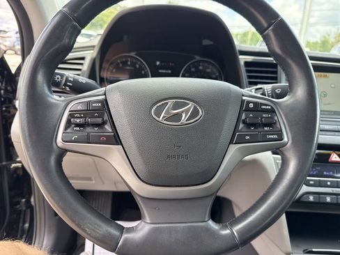 Used 2017 Hyundai Elantra Limited w/ Limited Tech Package 04 FWD image 19