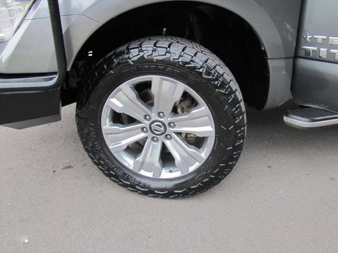 Used 2017 Nissan Titan SV AWD/4WD image 22
