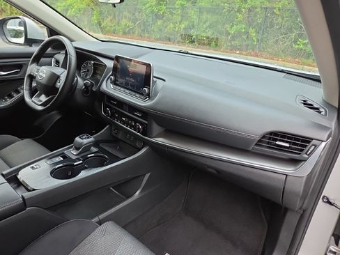 Certified 2025 Nissan Rogue SV FWD image 40