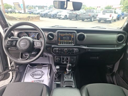 Used 2023 Jeep Gladiator Sport AWD/4WD image 19