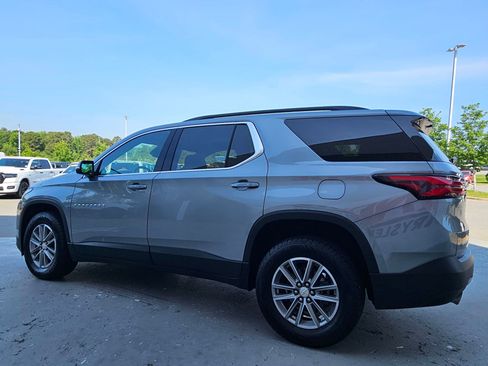 Used 2023 Chevrolet Traverse LT FWD image 5
