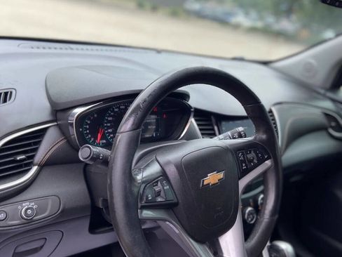 Used 2022 Chevrolet Trax LT w/ Midnight Edition AWD/4WD image 8