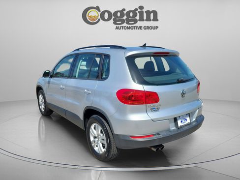Used 2017 Volkswagen Tiguan S image 2