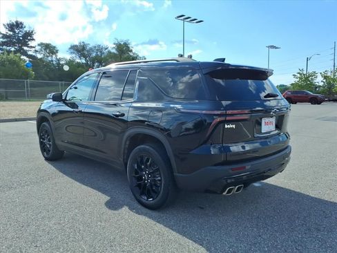 Used 2024 Chevrolet Traverse LT w/ Enhanced Driving Package AWD/4WD image 7