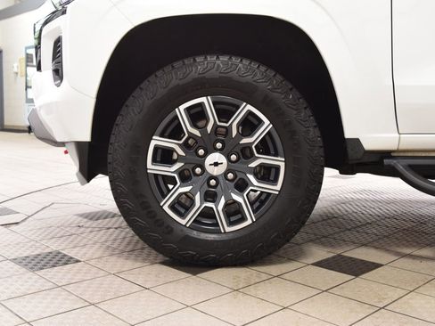 Used 2024 Chevrolet Colorado Z71 w/ Z71 Convenience Package 2 AWD/4WD image 27