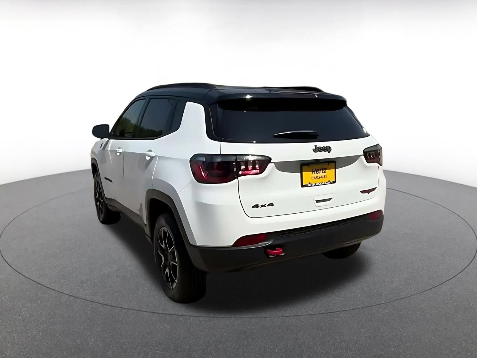 Used 2025 Jeep Compass Trailhawk AWD/4WD image 10