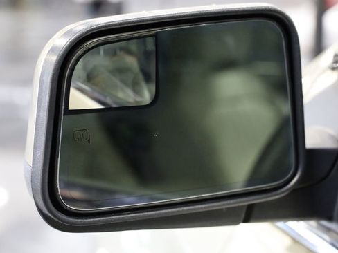 Used 2011 Lincoln MKX 2WD w/ Wood Pkg image 32