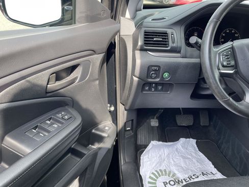 Used 2025 Honda Ridgeline Sport image 2
