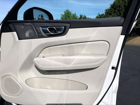 New 2026 Volvo XC60 T8 Ultra w/ Climate Package AWD/4WD image 30