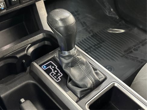 Used 2022 Toyota Tacoma SR5 AWD/4WD image 42