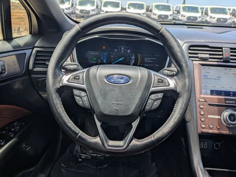 Used 2019 Ford Fusion Energi Titanium FWD image 23