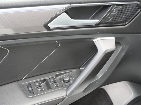 Certified 2023 Volkswagen Tiguan SE R-Line FWD image 19