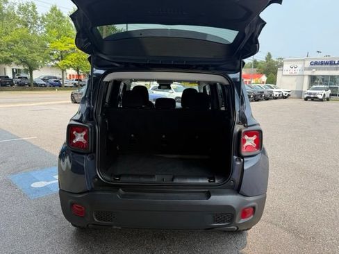 Used 2023 Jeep Renegade Latitude AWD/4WD image 20