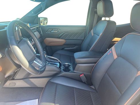 Used 2024 GMC Canyon AT4 w/ AT4 Premium Package image 9