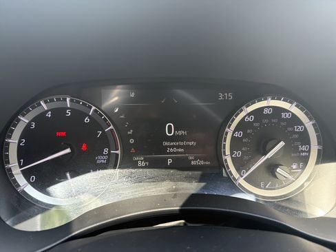 Used 2022 Toyota Highlander XLE AWD/4WD image 21