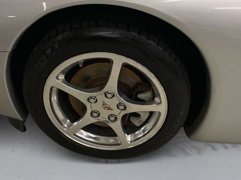 Used 2001 Chevrolet Corvette Coupe w/ Preferred Equipment Group2 RWD image 19