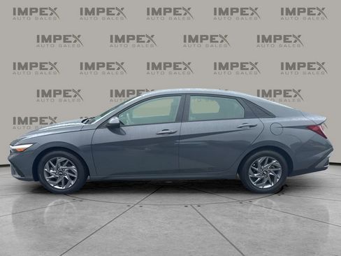 Used 2024 Hyundai Elantra SEL FWD image 2