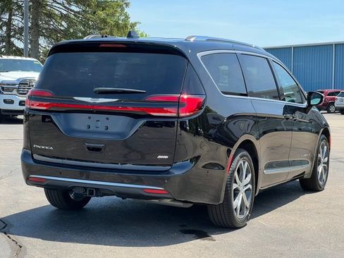 Used 2025 Chrysler Pacifica Pinnacle w/ Trailer Tow Group AWD/4WD image 55