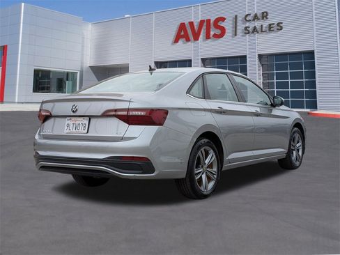 Used 2024 Volkswagen Jetta SE image 6